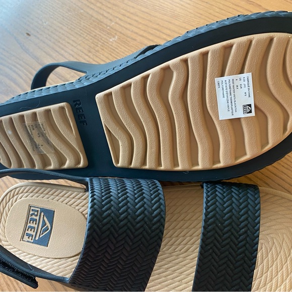 Women’s Reef Sandals never worn. - Picture 1 of 2